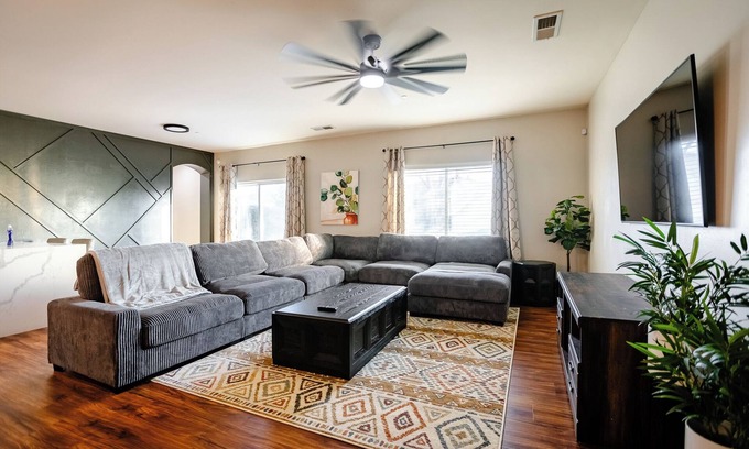 Pumpkin Center House | 5 Bedroom House in Beautiful SW Bakersfield - HWY 99 Access