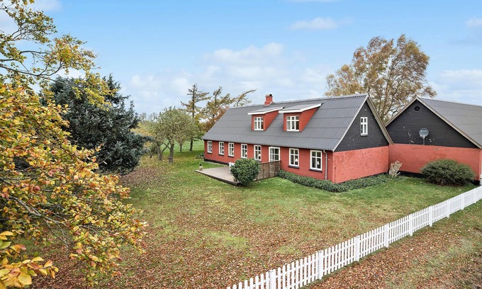 Pedersker House | 5 bedroom lovely home in Aakirkeby