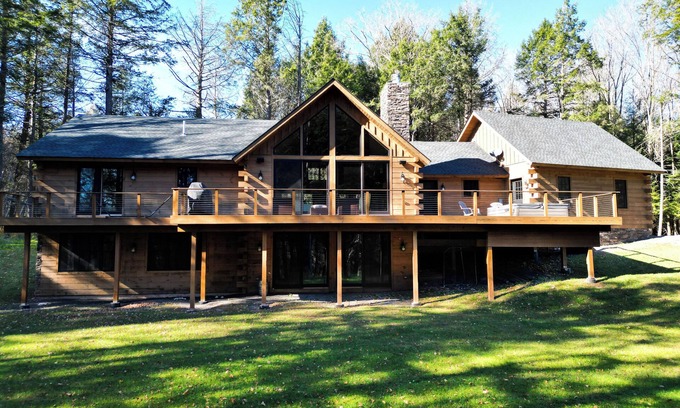 Windham House | 5-Bedroom Luxury Home on 7 Secluded Acres (10min from Windham Mountain)