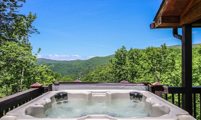 Maggie Valley House | 5 bedroom Luxury Cabin in Mountains of Maggie Valley, NC Hot tub and pool table.