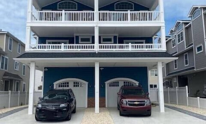 Townsend's Inlet House | 5 Bedrooms, Bonus Room with Elevator Townhouse!