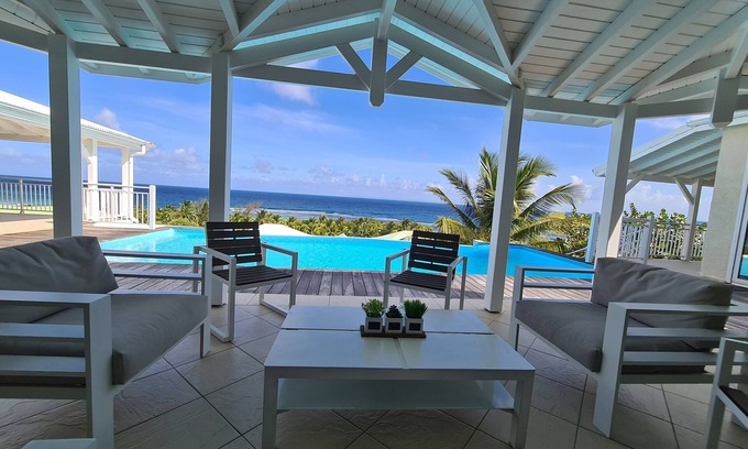 Anse des Rochers House | 5 bedrooms villa - view and beach access