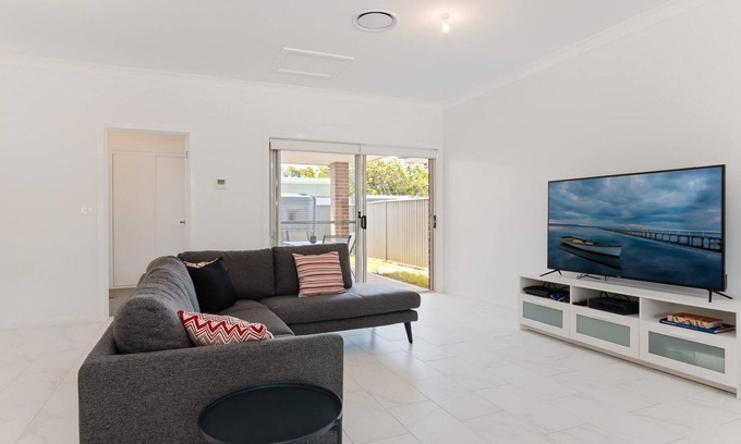 Fingal Bay House | 5 Bent Street - huge house with Foxtel & Aircon