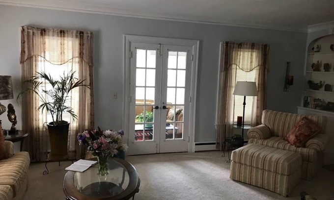 Rochester House | 5 BR Bethesda House 5 Beds