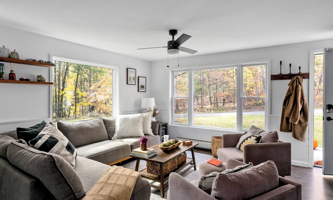 Mount Marion House | 5 BR Kingston Family Retreat