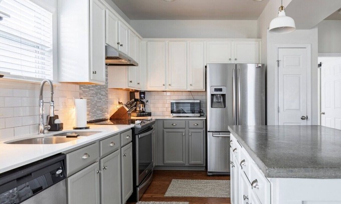 Spring Hill House | 5-BR Near Peter Jenkins Trail