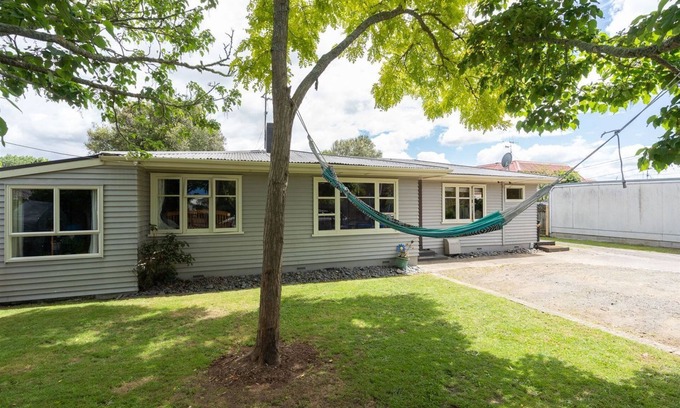 Hamilton House | 5 BR near Uni & Hamilton Gardens - Sleeps 10+