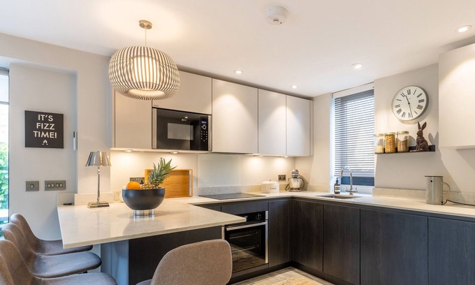 Hurst Green Cottage | 5 CLOUGH COTTAGES, family friendly, with a garden in Hurst Green