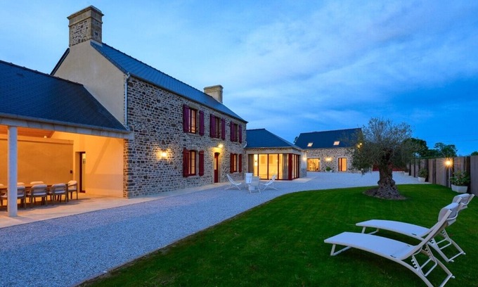 Saint-Sauveur-le-Vicomte House | 5* gîte in the Cotentin region indoor pool spa gym games room