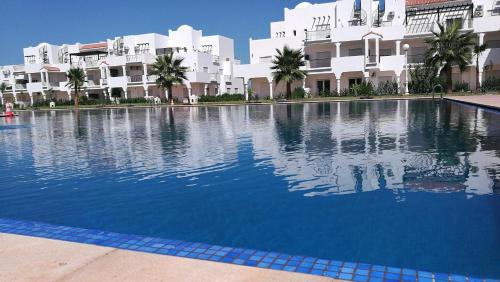 Marina Apartment | 5 Guests - 10min Beach - Free Parking - PetsOK