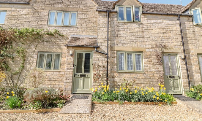Bibury Apartment | 5 JUBILEE COURT in Bibury