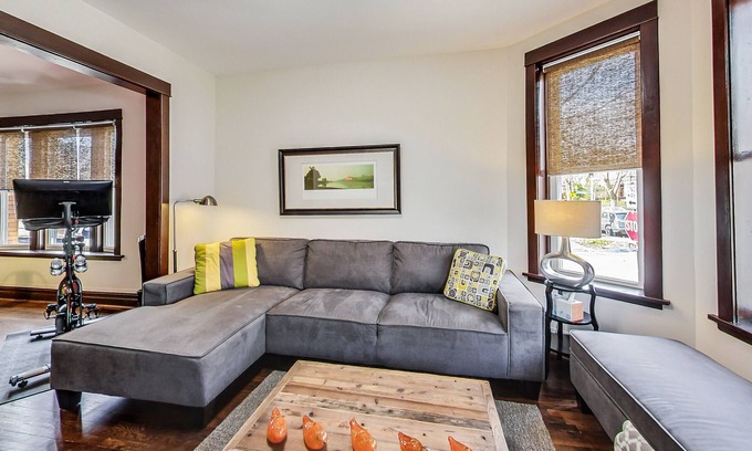 Avondale House | 5⭐️ Logan Square-Avondale Chic Urban Retreat