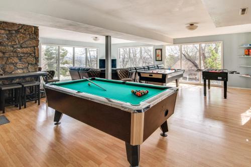 Skyway House | 5 Mi to Area Attractions Home with Indoor Hot Tub