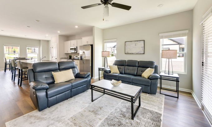 Opelika House | 5 Mi to Auburn University: Sleek Townhome w/Patio