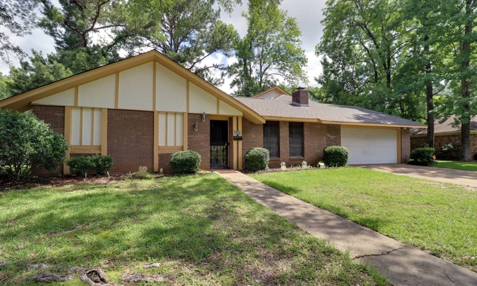 Tougaloo House | 5 Mi to Bellhaven: Spacious Getaway in Jackson