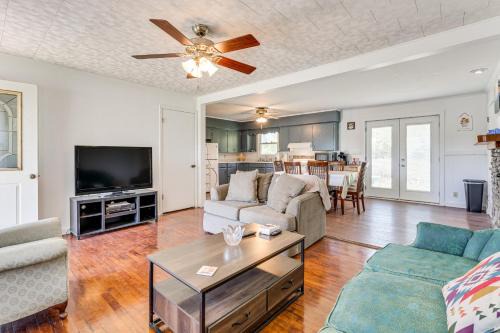 Hayesville House | 5 Mi to Chatuge Lake Hayesville Hideaway!