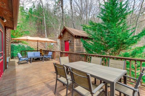 Murphy House | 5 Mi to Cherokee Lake Pet-Friendly Cabin with Deck!