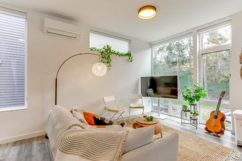 North Queen Anne House | 5 Mi to Dtwn Pet-Friendly Townhome in Seattle!