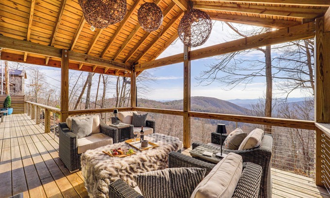 Blowing Rock House | 5 Mi to Dtwn: Pet-Friendly Gem in Blowing Rock!