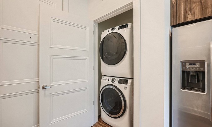 Home Park Apartment | 5 min to Atlantic Station! Stylish Studio with sauna & rooftopn