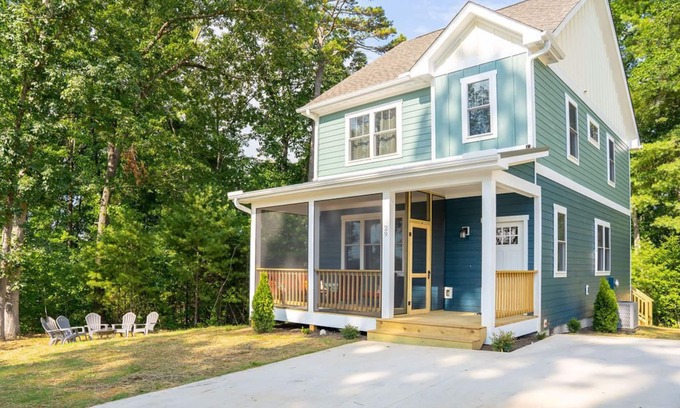 Oakley House | 5 min to Biltmore & 10 to Downtown. New adorable neighborhood.
