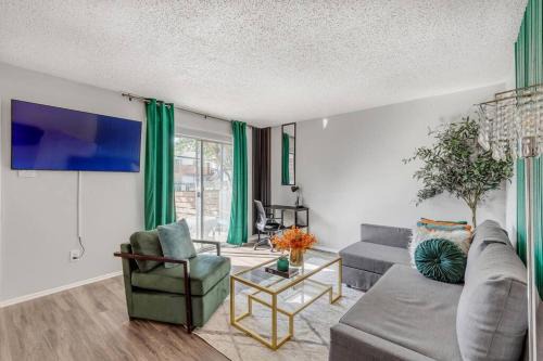 South Lamar Apartment | 5 min to Downtown 2bed 2Bath 5 star Location