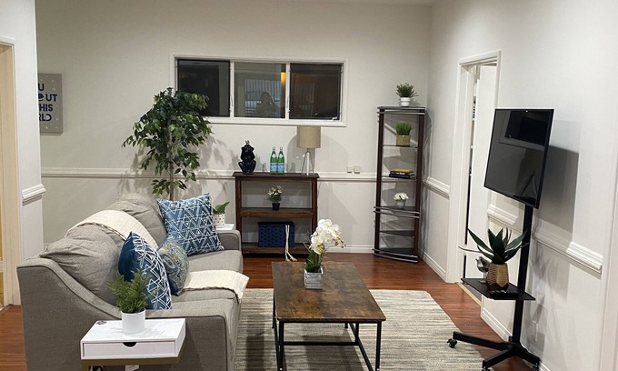 Altadena House | 5 min to hiking, biking, pet friendly quite house for family