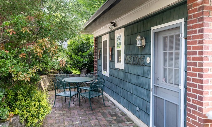 Kenilworth Cottage | 5 Mins to Biltmore & Downtown