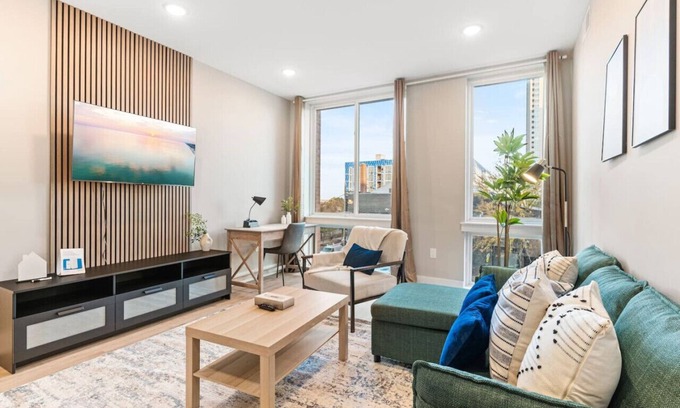 Northern Liberties Apartment | 5 mins to Convention Center|Sleeps 4|Rooftop|W/D!