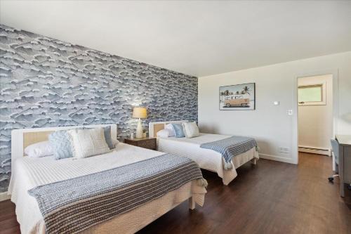 Petoskey House | 5 mins to DT Petoskey Breath taking Lake Views