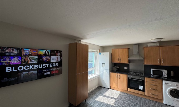 Old Town Apartment | 5 mins to The Pleasance and Royal Mile- 4 Bedroom Apartment