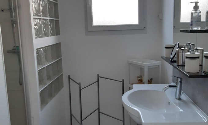 Agon-Coutainville Apartment | 5 minutes from the beach and shops, apartment on 1st floor of a house.
