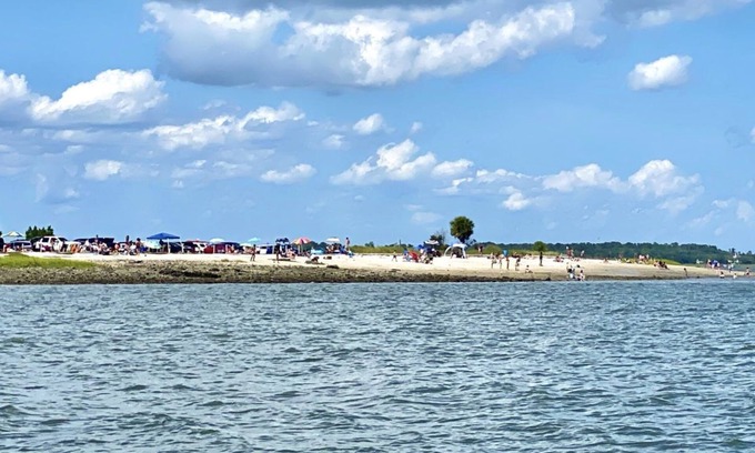 Port Royal House | 5 minutes from the beach. 10 minutes to see your Marine graduate!