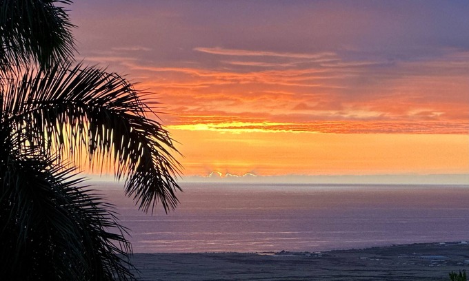 Kalaoa House | 5 Minutes to Beach & Town-Perfect Location, Private & Peaceful. A/C