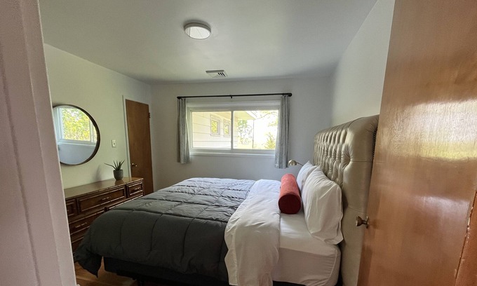 Hershey House | 5 Minutes to Hersheypark! Living&Family Room, FinishedBasement, Large Backyard!