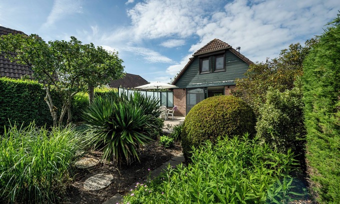 Wolphaartsdijk House | 5 Minutes' walk from beach on Lake Veere, child-friendly, spacious, enclosed garden, dog welcome