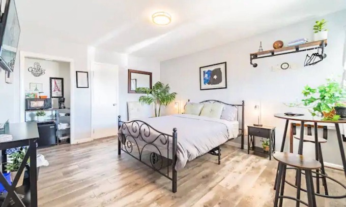 Eiber Apartment | 5 Rockleys Vintage Motel, EV Charging Available
