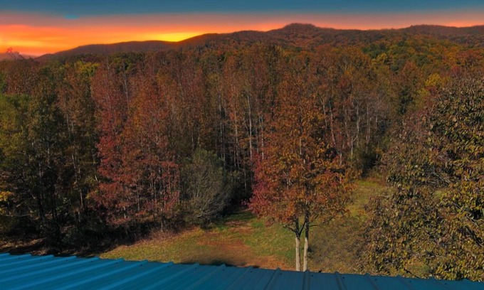 Cleveland Cabin | 5 Star Cabin | Pet Friendly | Rushing Creek | Mountain Views | Foosball |Firepit
