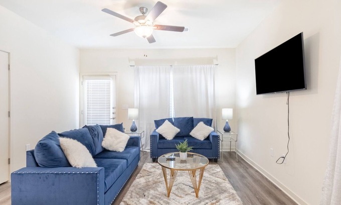 Fort Worth Apartment | 5-STAR Cozy King Suite with Garage