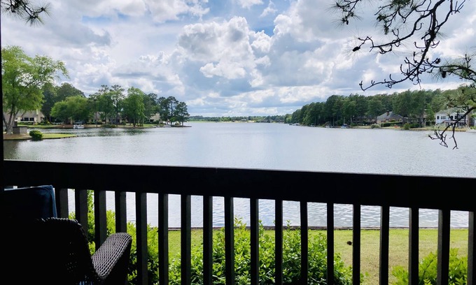 Pinehurst Condo | 5 Star Pinehurst Lake Condo w Pool & Kayaks. Quiet