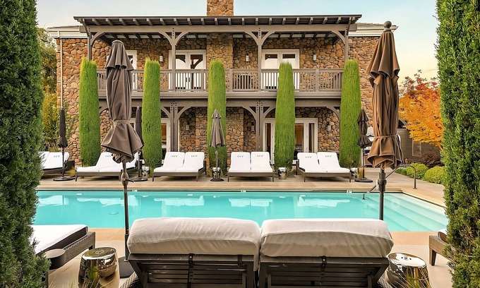 Yountville House | 5-Star Spa Resort Close to Napa Valley Museum! Outdoor Pool, Pet-friendly!