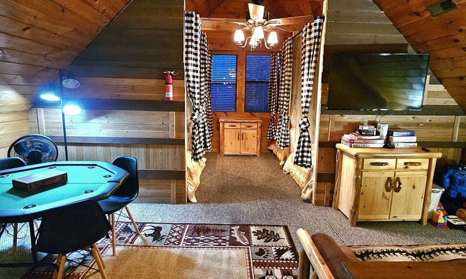 Sevierville Apartment | 5-star w Pool Cozy Secluded Newly-renovated