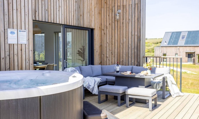 North Buckland House | 5 The Vista, Willingcott Nr Woolacombe - Hot tub/Pet friendly/On-site pool/Ecohome