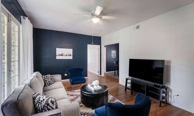 Monticello Park Apartment | 50% off- Free Parking-Equipped kitchen-Central San Antonio- Monthly Rental