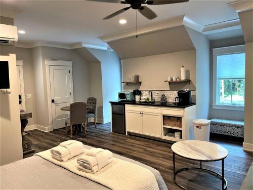 Olde Town Apartment | 50 Stock Farm Rd - Charming Old Town Bluffton