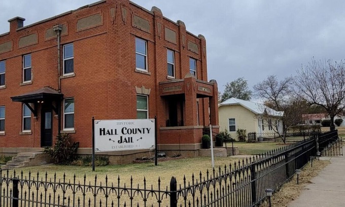 Memphis House | 502 W Robertson St. Memphis, TX · Converted Historic Jailhouse