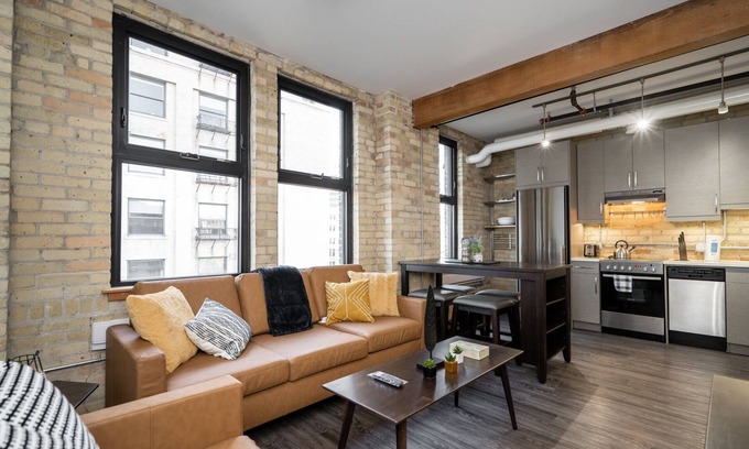 Exchange District Condo | (507) Exchange District Warm Entire 1 BR 1BATH Loft + Fast WiFi (139)