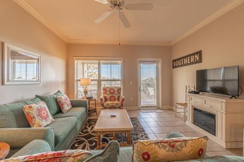 North Forest Beach House | 507 North Shore Walk to Beach Steps from Restaurants and Shops Sleeps 6 North Forest Beach