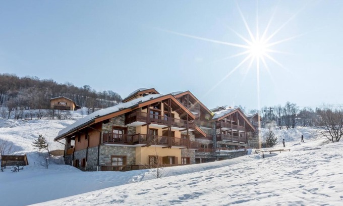 Les Belleville Apartment | 50m from ski slopes, 2nd floor, view ski slopes, fitness, swimming pool, sauna, hammam, balcony, tv