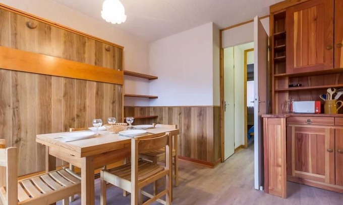 Montchavin Apartment | 50m from ski slopes, 1st floor, view mountain, balcony, tv, ski locker, 30m², Montchavin La Plagne